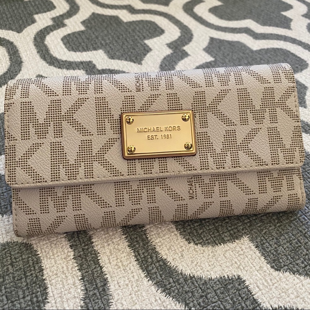 Michael Kors Jet Set Signature Checkbook Wallet